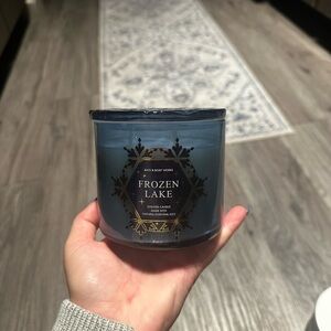 Bath & Body Works Frozen Lake Candle - Deep Blue